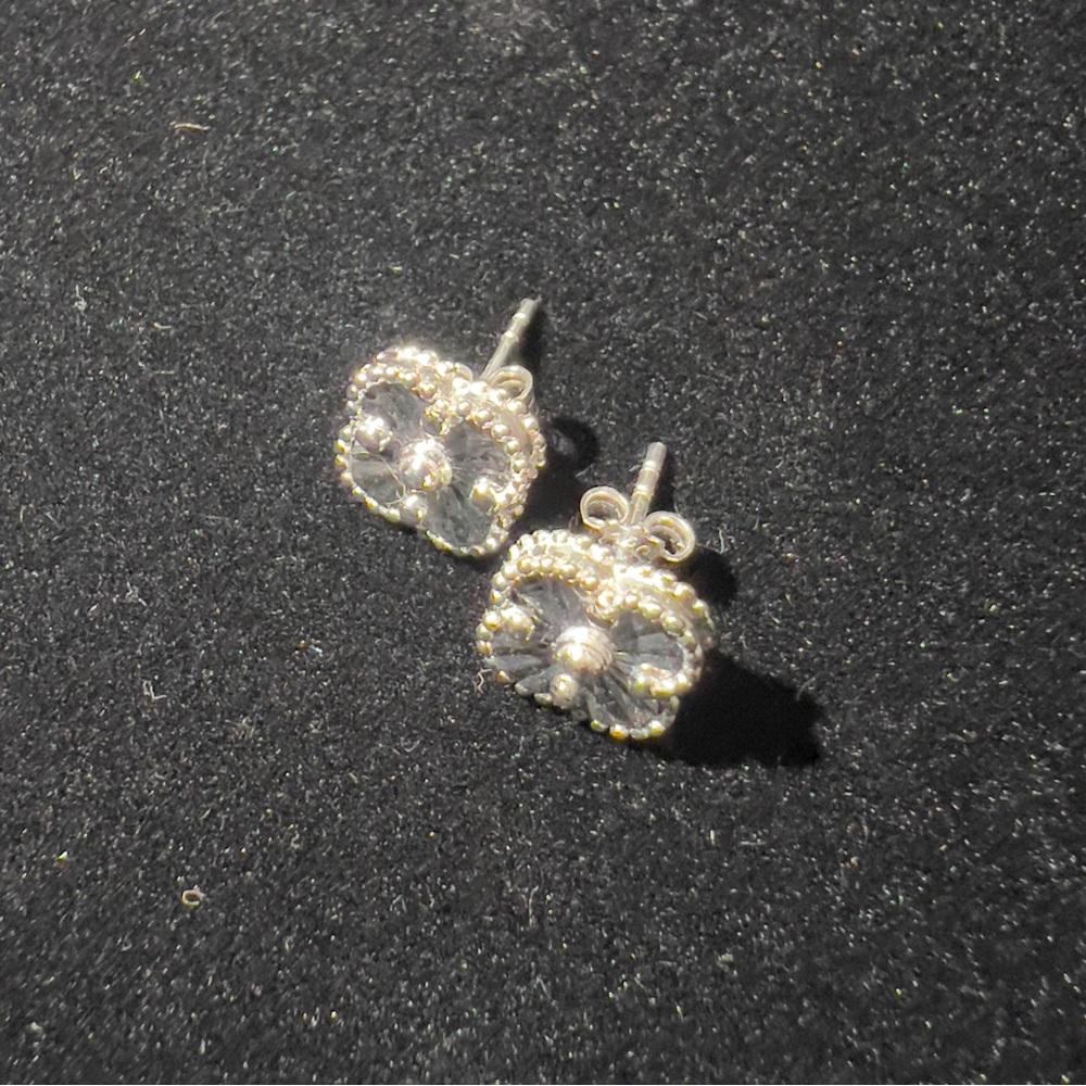 18k White Gold Clover Stud Earrings